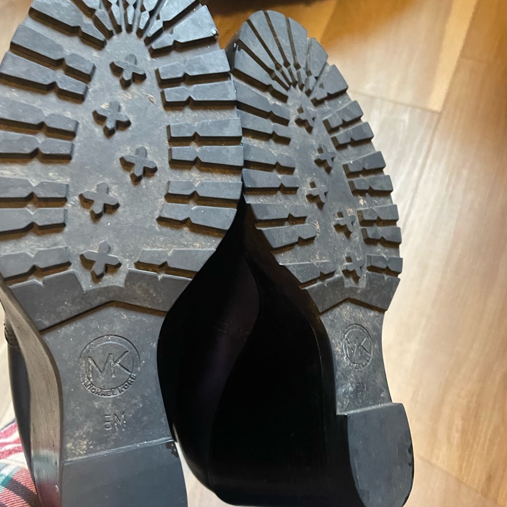 Shoes - Picture 5 of 6